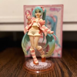 Hatsune miku room wear figure 🩷🩷